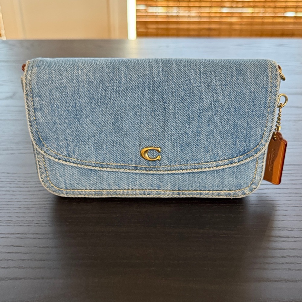 💜❤️💜Never  used Coach Light Blue Denim crossbody with Gold 'C' Accent